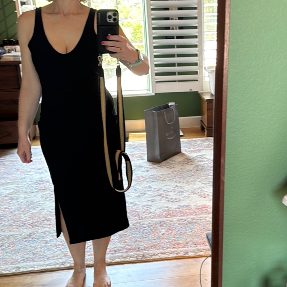 Beyond Yoga Black Sleeveless V-Neck Sheath Midi Dress